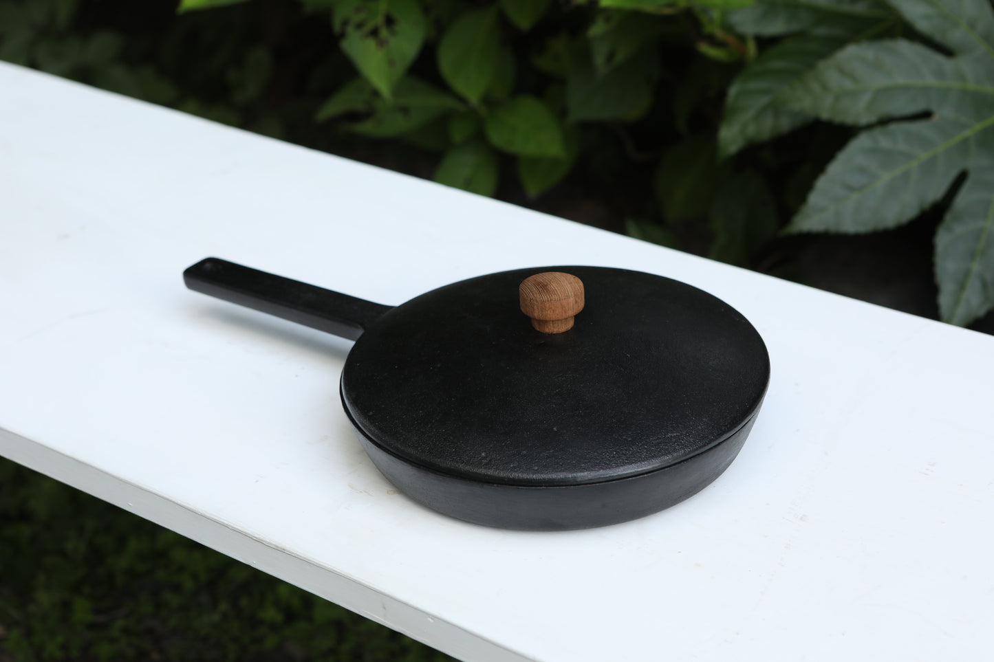 鉄鋳物蓋(木製つまみ)